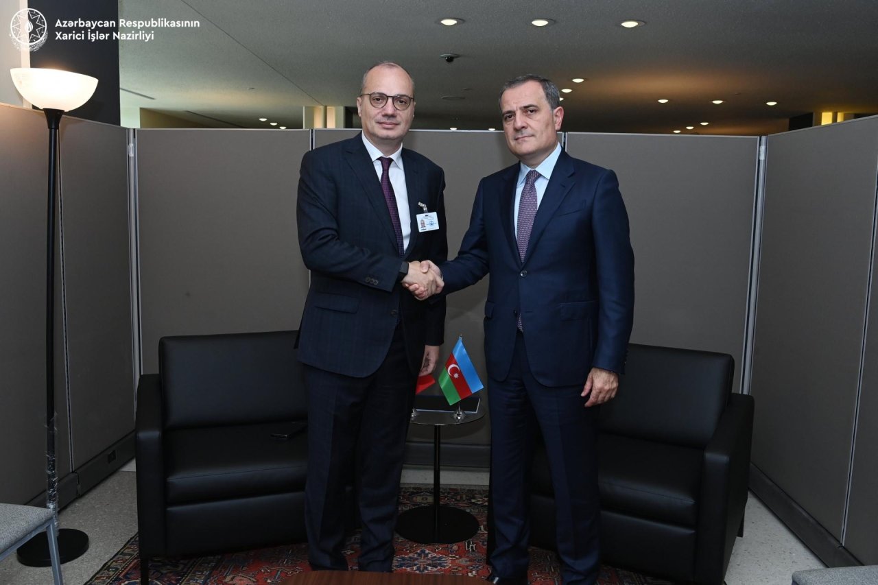Azərbaycan və Albaniyanın XİN başçıları Qarabağdakı son vəziyyəti müzakirə ediblər - FOTO - foto 2