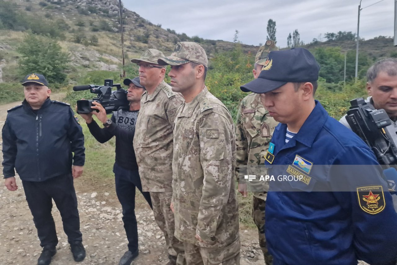 Şuşada olan xarici hərbi attaşelər antiterror tədbirlərində azad edilmiş MƏNTƏQƏLƏRDƏ - FOTO  - foto 2