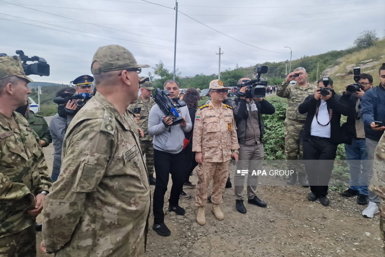Şuşada olan xarici hərbi attaşelər antiterror tədbirlərində azad edilmiş MƏNTƏQƏLƏRDƏ - FOTO  - foto 1
