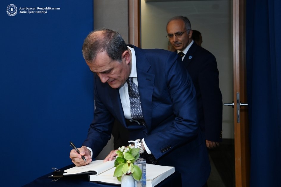 Ceyhun Bayramov ermənilərdən müsadirə edilən silahların şəkillərini Quterreşə təqdim etdi - FOTO - foto 2