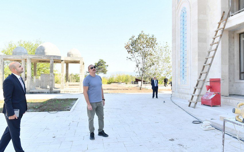 İlham Əliyev Zəngilan şəhər məscidində görülən işlərlə tanış olub - FOTO - foto 3