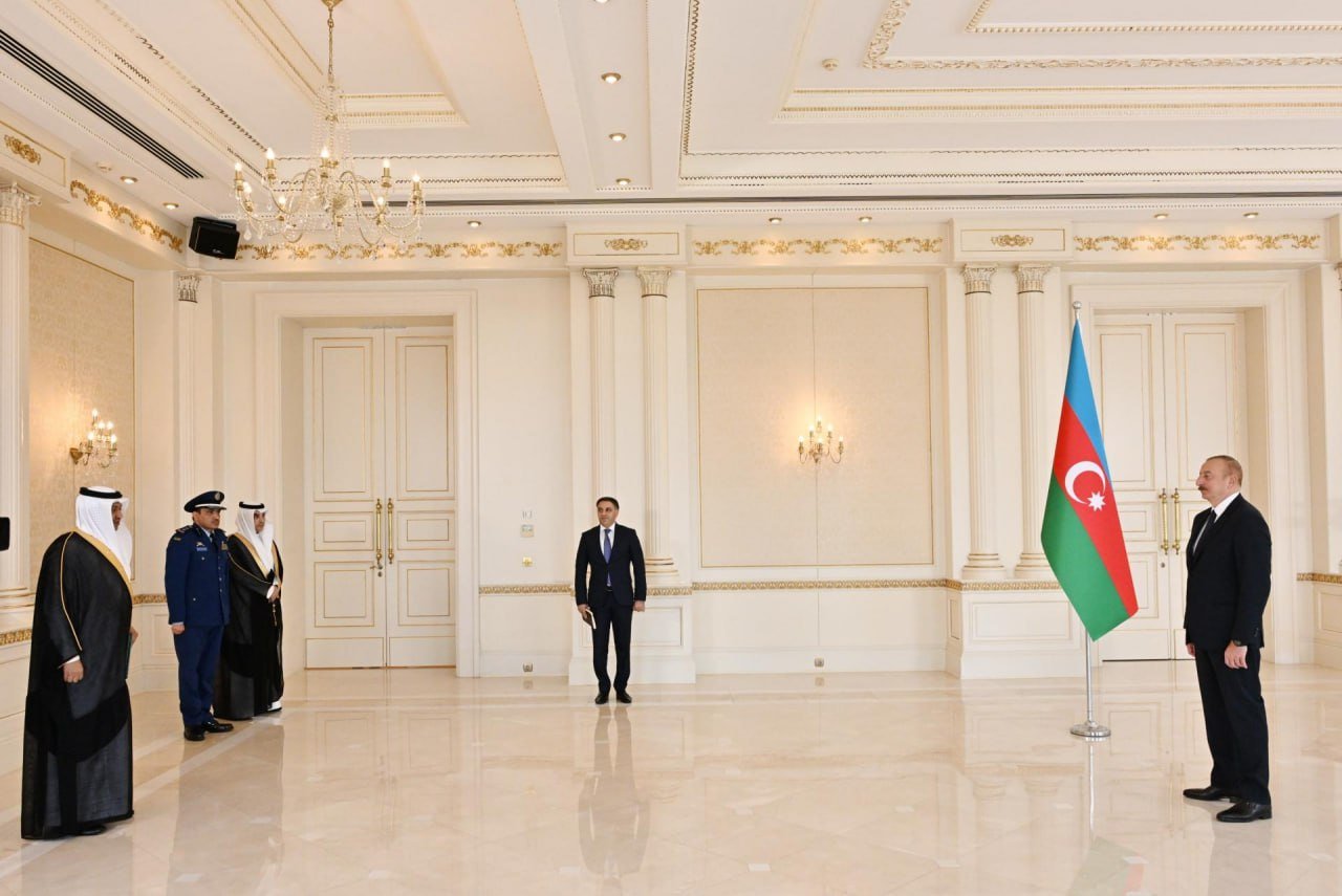 İlham Əliyev Səudiyyə Ərəbistanının yeni səfirinin etimadnaməsini qəbul edib - FOTO - foto 3