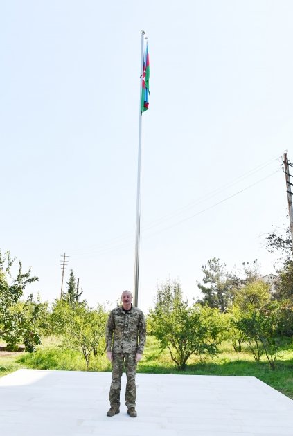 İlham Əliyev Ağdərə şəhərində bayrağımızı ucaltdı - FOTO - foto 3