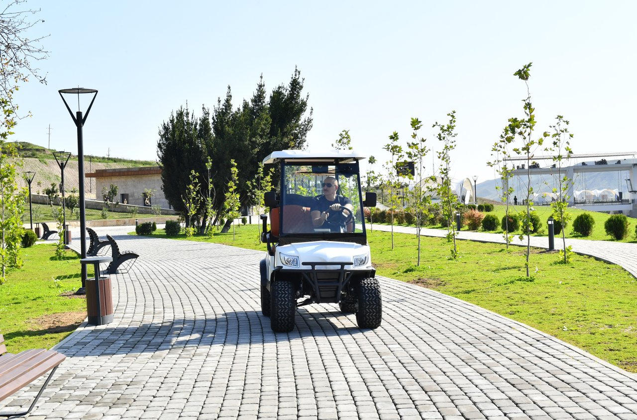 İlham Əliyev Suqovuşan qəsəbəsində istirahət parkının açılışında iştirak edib - FOTO - foto 3