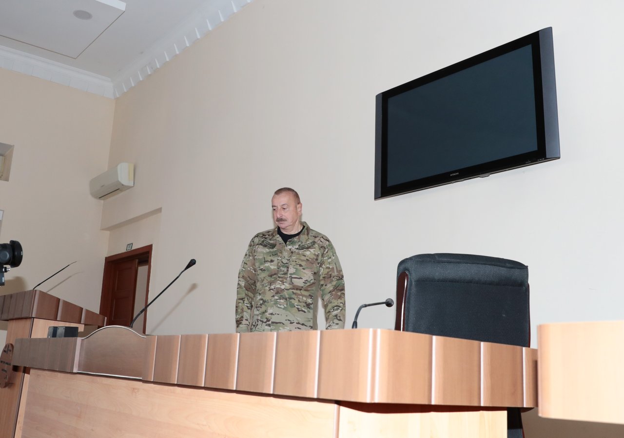 SON DƏQİQƏ: İlham Əliyev Xankəndi şəhərində bayrağımızı ucaltdı - FOTO/VİDEO - foto 2