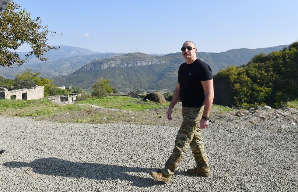 Prezidentimiz Xankəndi şəhərinin Kərkicahan qəsəbəsində - FOTO - foto 1