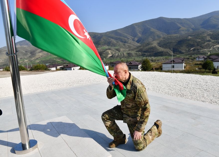 Bayrağımız Xocalı şəhərində və Əsgəran qəsəbəsində də UCALDI - foto 1
