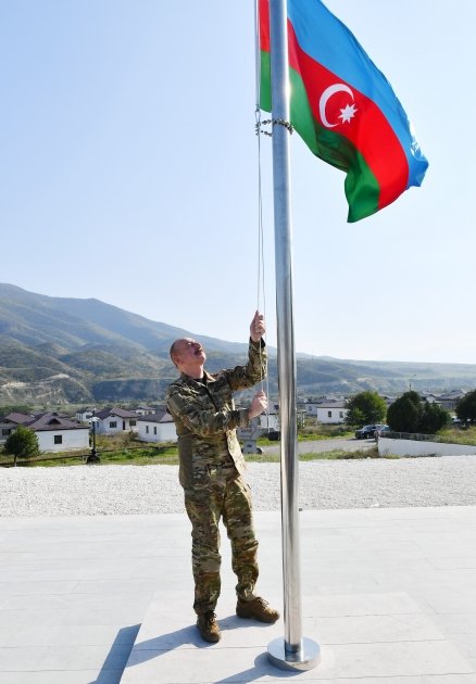 Bayrağımız Xocalı şəhərində və Əsgəran qəsəbəsində də UCALDI - foto 4
