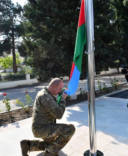 Bayrağımız Xocalı şəhərində və Əsgəran qəsəbəsində də UCALDI - foto 5