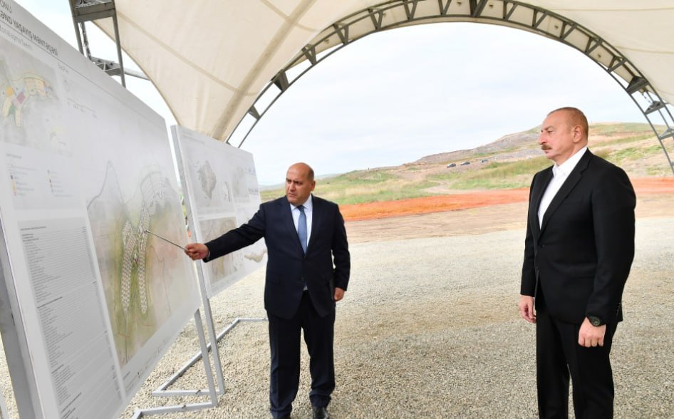 İlham Əliyev Füzulinin Cuvarlı kəndinin TƏMƏLİNİ QOYDU - FOTO - foto 1
