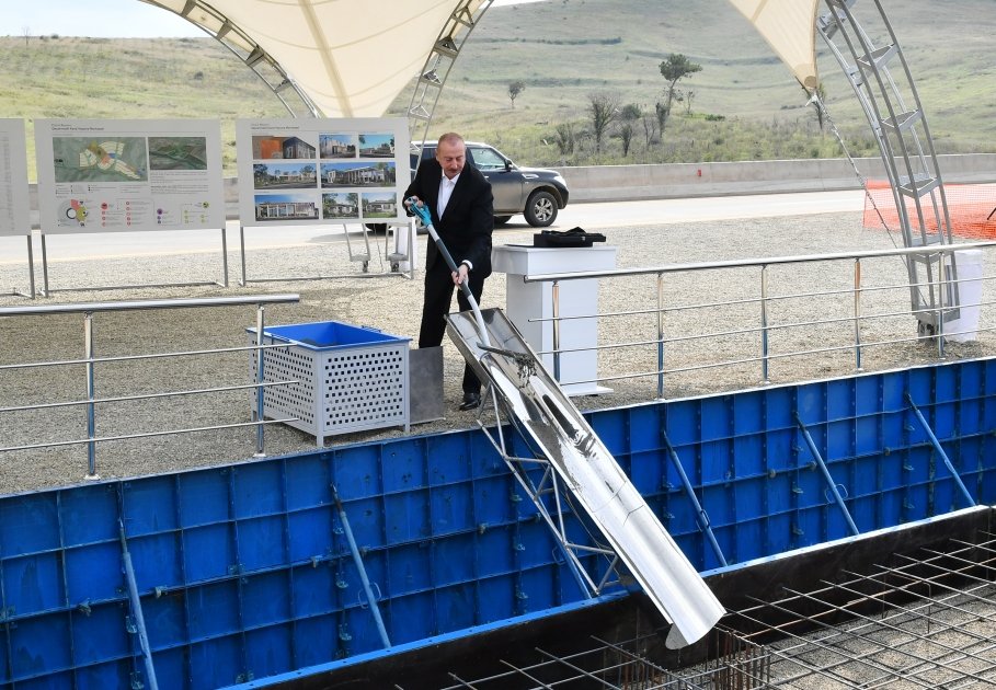 Prezident Füzulidə Qoçəhmədli kəndinin təməlini QOYDU - FOTO - foto 2