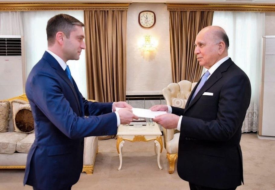 Azərbaycanın İraqa yeni təyin olunan səfiri etimadnaməsinin surətini ölkənin XİN başçısına təqdim edib - FOTO - foto 1