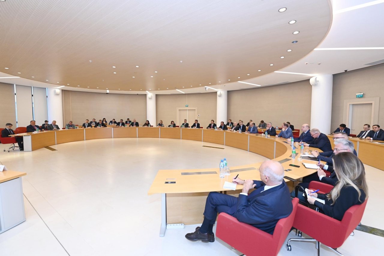 Ceyhun Bayramov avropalı səfirlərlə Ermənistanla sülh prosesini müzakirə edib - FOTO  - foto 1