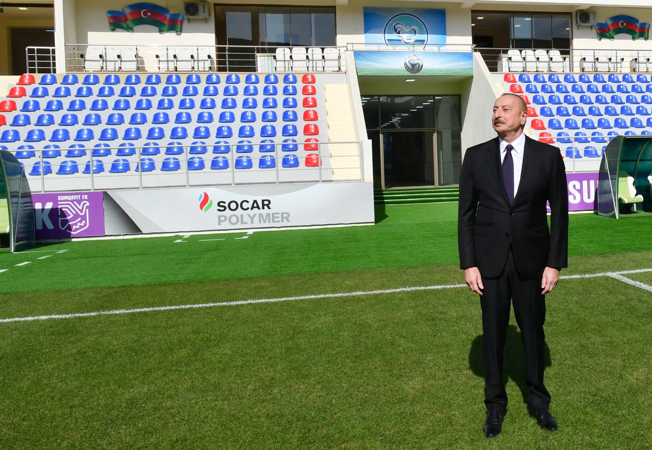 Prezident Sumqayıt şəhər stadionunda yaradılan şəraitlə tanış olub - FOTO  - foto 2