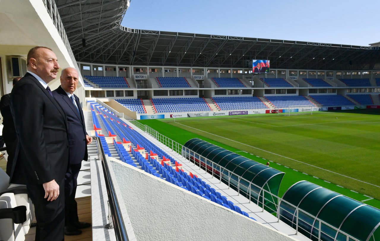 Prezident Sumqayıt şəhər stadionunda yaradılan şəraitlə tanış olub - FOTO  - foto 1