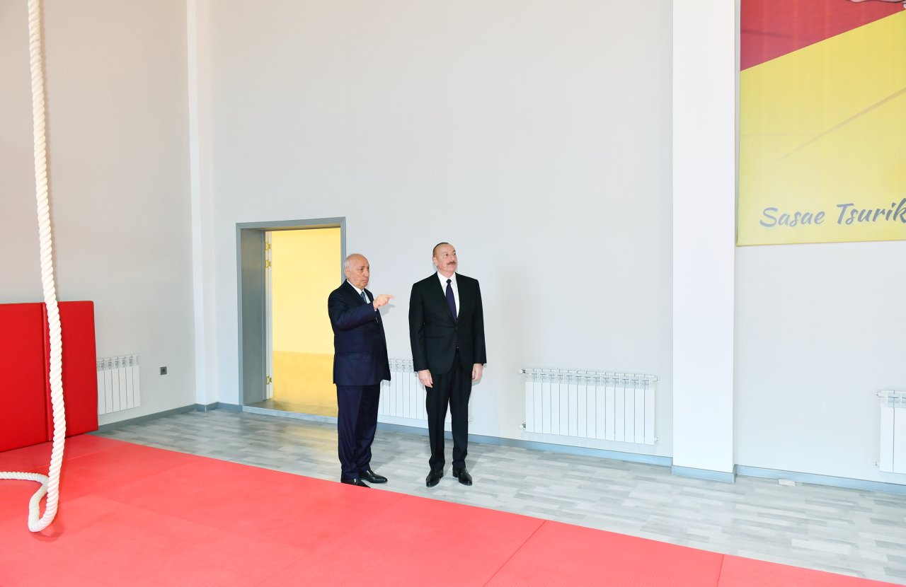 Prezident Sumqayıt şəhər stadionunda yaradılan şəraitlə tanış olub - FOTO  - foto 5
