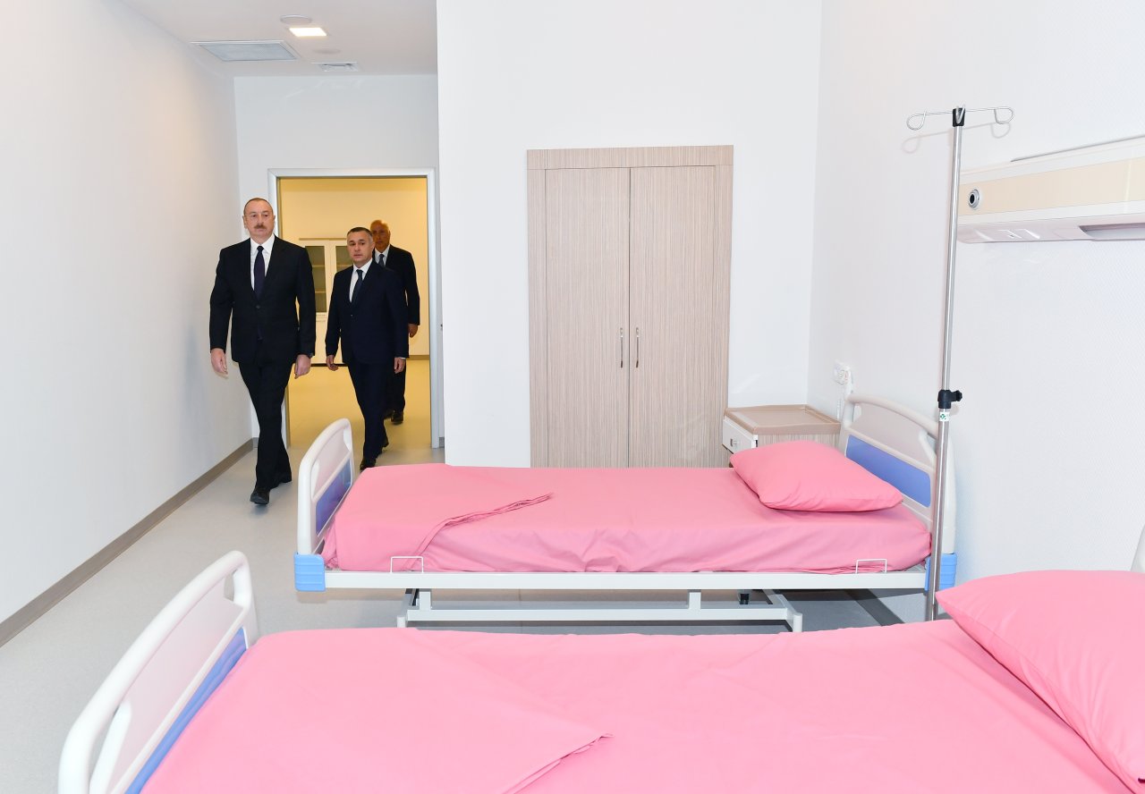 Prezident 2 saylı Sumqayıt Şəhər Xəstəxanasının yeni binasının AÇILIŞINDA – FOTO   - foto 2