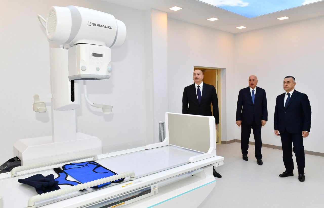 Prezident 2 saylı Sumqayıt Şəhər Xəstəxanasının yeni binasının AÇILIŞINDA – FOTO   - foto 1