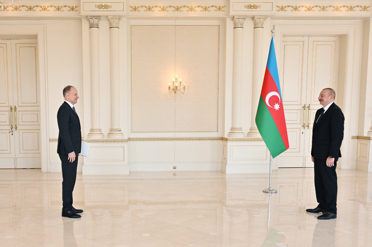 İlham Əliyev İsveçrənin yeni təyin olunmuş səfirini QƏBUL ETDİ - FOTO/VİDEO - foto 4