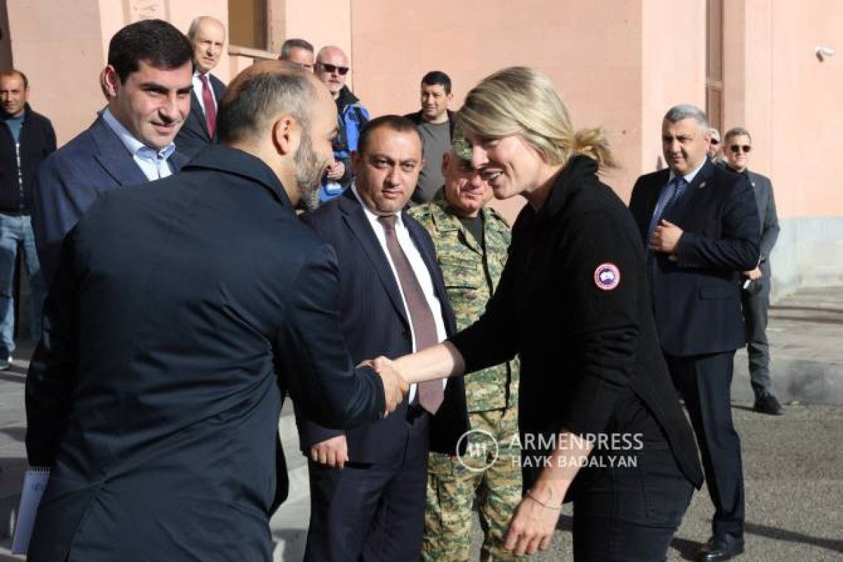 Kanadanın xarici işlər naziri Azərbaycanla sərhədə gəldi - FOTO - foto 1