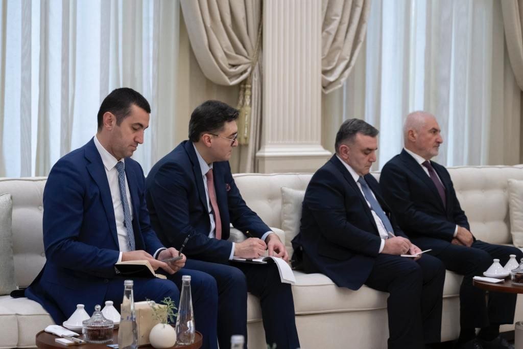 Ceyhun Bayramov BƏƏ Prezidenti ilə regional məsələləri MÜZAKİRƏ EDİB - FOTO  - foto 1