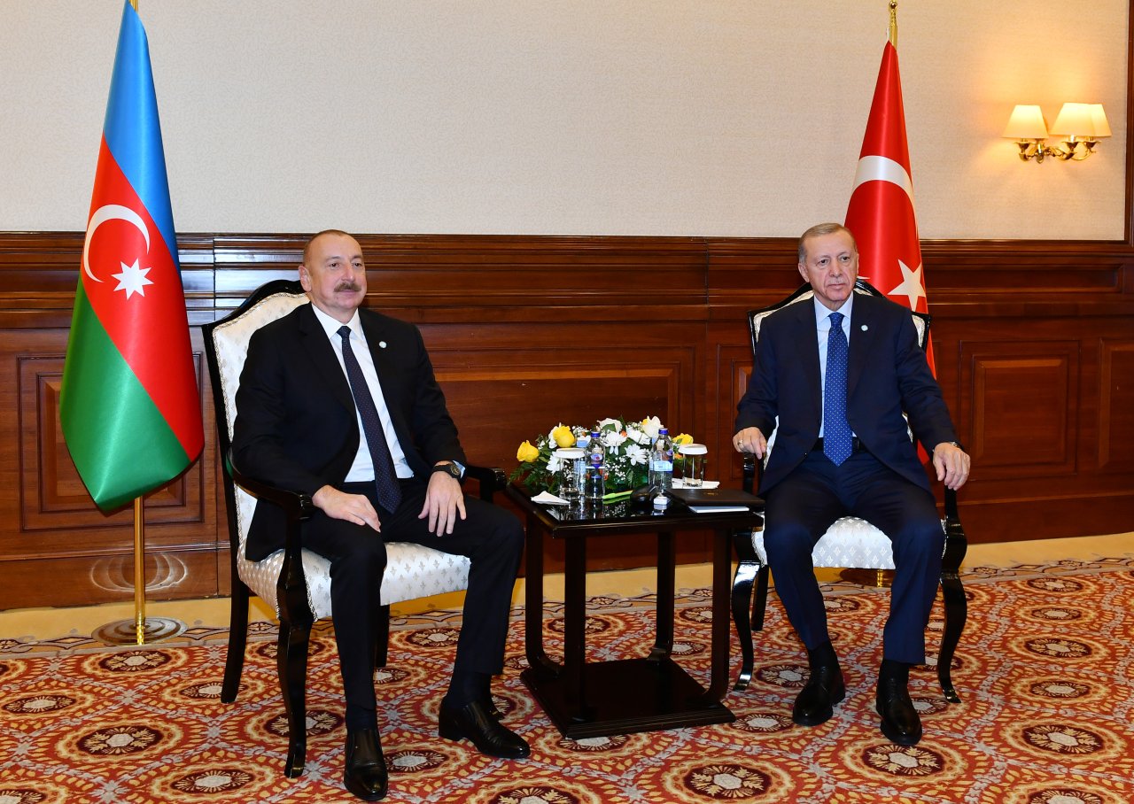 Astanada İlham Əliyev Ərdoğanla görüşdü - FOTO/VİDEO - foto 1