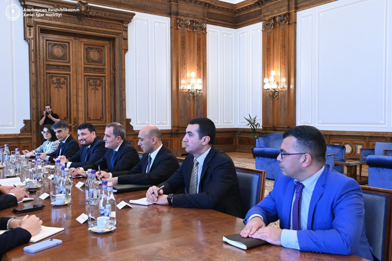 Ceyhun Bayramov Rumıniya Senatının sədri ilə bölgədə mövcud vəziyyəti MÜZAKİRƏ EDİB - FOTO  - foto 1