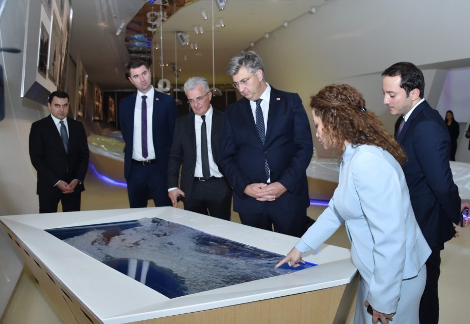 Xorvatiyanın Baş naziri Heydər Əliyev Mərkəzində - FOTO  - foto 1