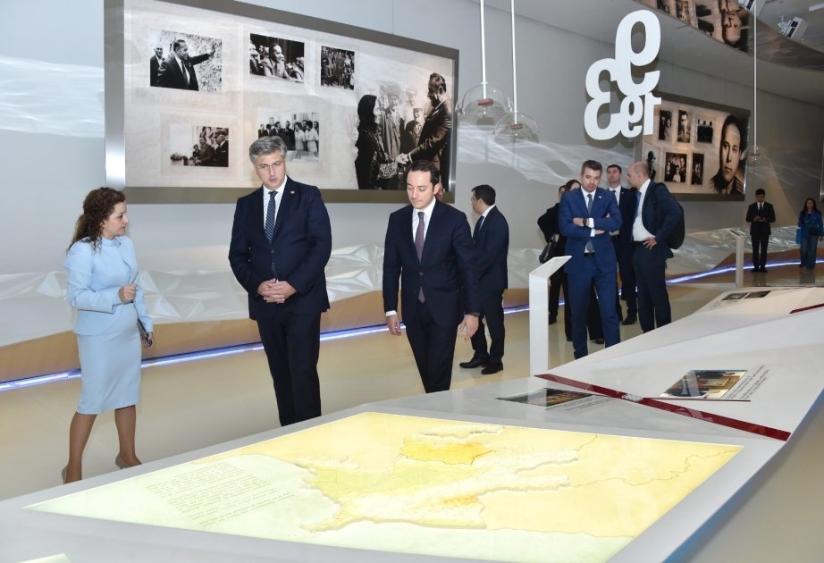 Xorvatiyanın Baş naziri Heydər Əliyev Mərkəzində - FOTO  - foto 2