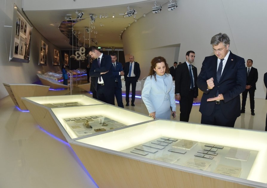 Xorvatiyanın Baş naziri Heydər Əliyev Mərkəzində - FOTO  - foto 3