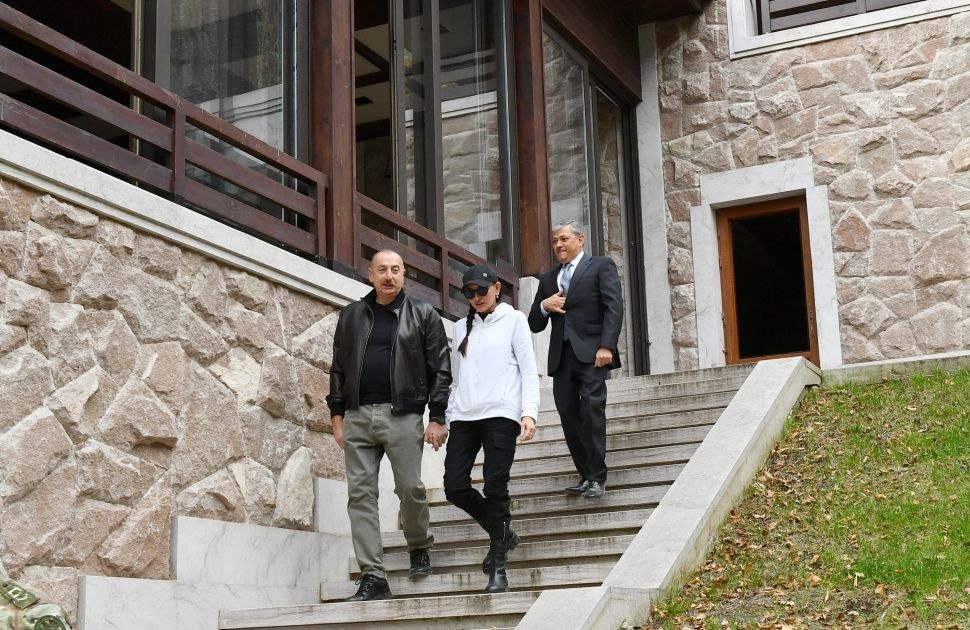 İlham Əliyev və birinci xanım İsa bulağında - YENİLƏNİB/FOTO  - foto 2