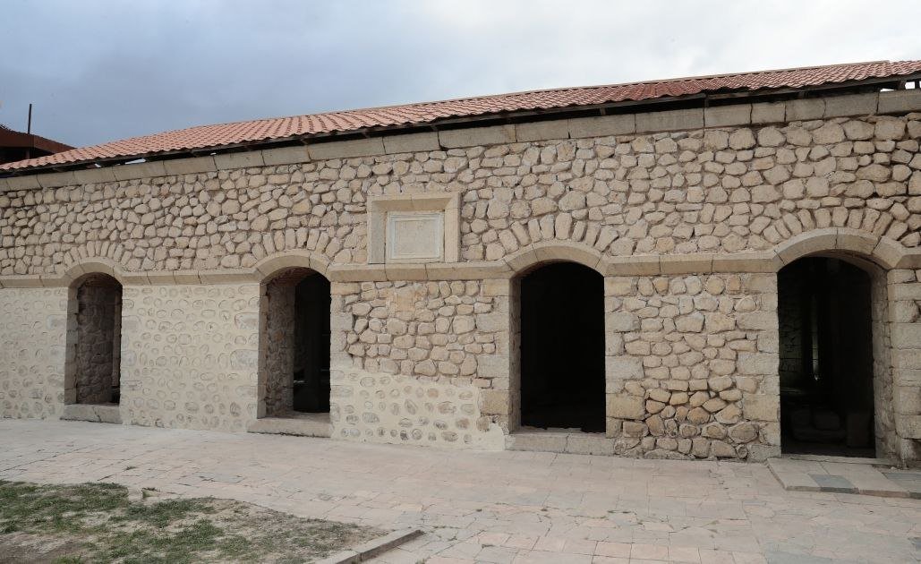 Prezident Mamayı məscidində aparılan işlərlə tanış olub - FOTO/YENİLƏNİB  - foto 2