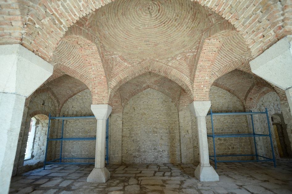 Prezident Mamayı məscidində aparılan işlərlə tanış olub - FOTO/YENİLƏNİB  - foto 3