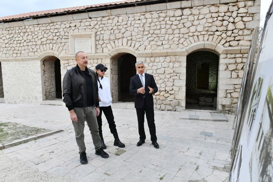 Prezident Mamayı məscidində aparılan işlərlə tanış olub - FOTO/YENİLƏNİB  - foto 1