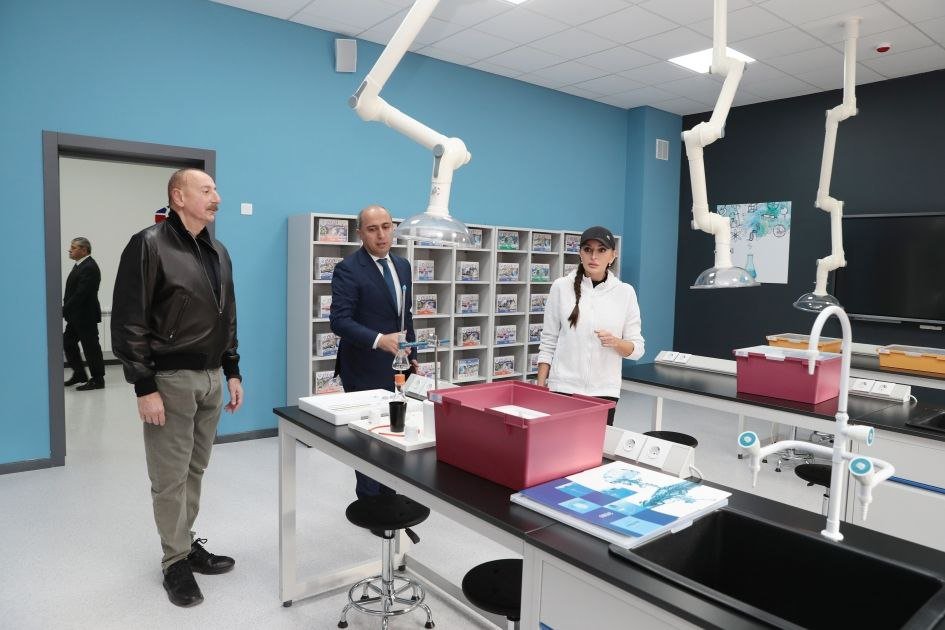 Prezident Şuşa şəhəri 1 nömrəli tam orta məktəbin AÇILIŞINDA - FOTO/YENİLƏNİB - foto 2