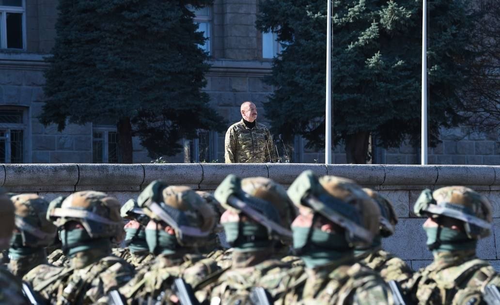 İlham Əliyev və birinci xanım Xankəndidə hərbi paradda iştirak ediblər - YENİLƏNİB/FOTO  - foto 3