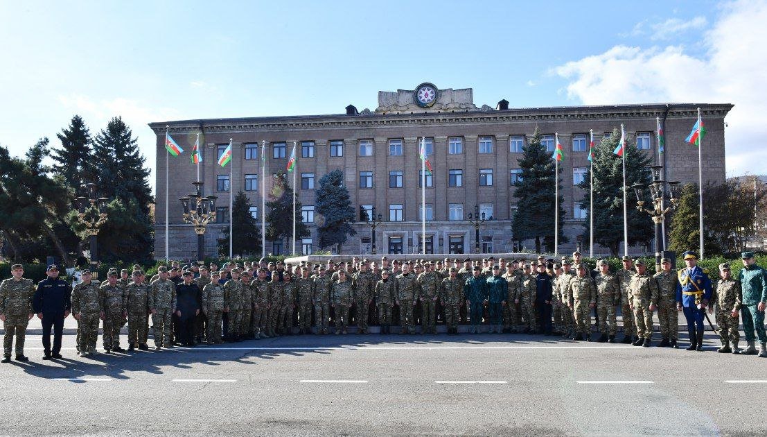 İlham Əliyev və birinci xanım Xankəndidə hərbi paradda iştirak ediblər - YENİLƏNİB/FOTO  - foto 9