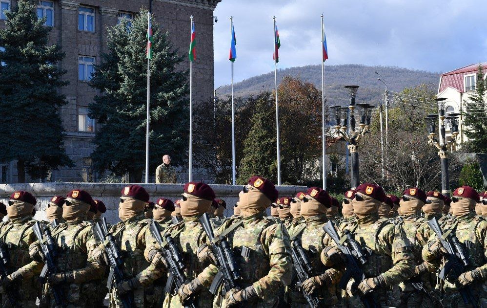 İlham Əliyev və birinci xanım Xankəndidə hərbi paradda iştirak ediblər - YENİLƏNİB/FOTO  - foto 18