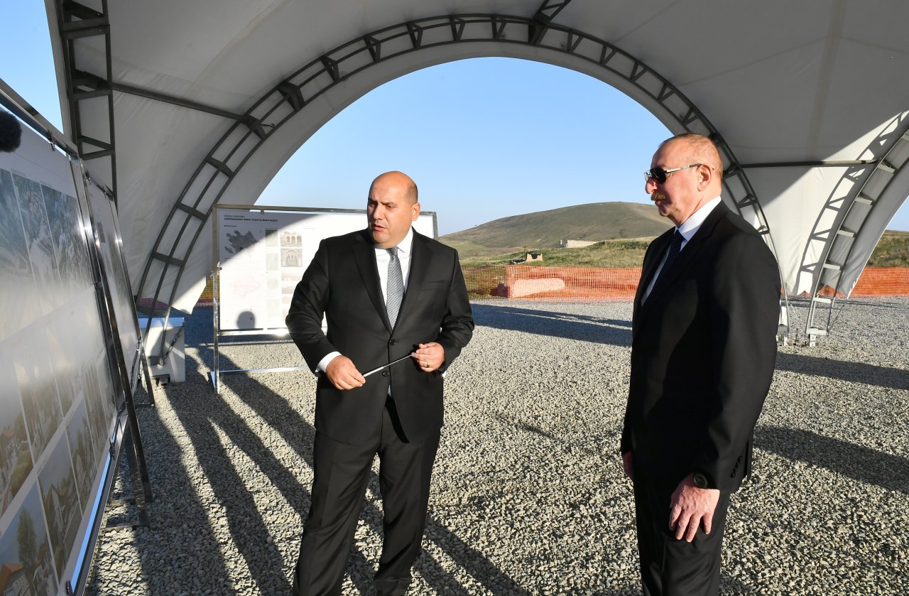İlham Əliyev Füzuli rayonunda Qarğabazar kəndinin təməlini qoyub - YENİLƏNİB -FOTO/VİDEO - foto 1