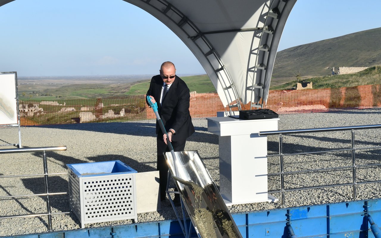 İlham Əliyev Füzuli rayonunda Qarğabazar kəndinin təməlini qoyub - YENİLƏNİB -FOTO/VİDEO - foto 3
