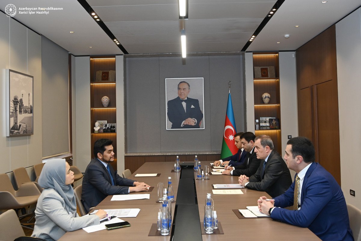 Malayziyanın yeni səfiri etimadnaməsinin surətini XİN başçısına təqdim edib - FOTO  - foto 1