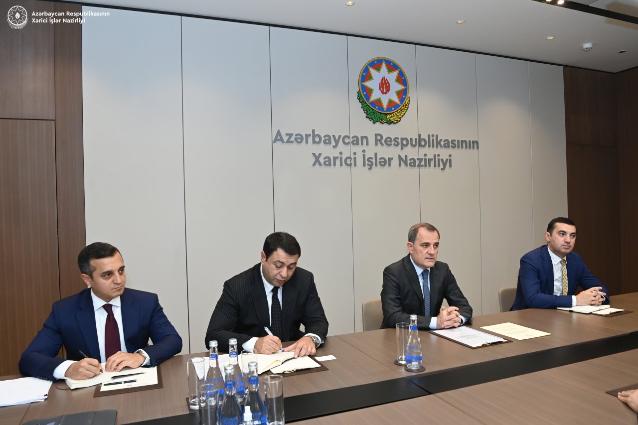 Malayziyanın yeni səfiri etimadnaməsinin surətini XİN başçısına təqdim edib - FOTO  - foto 3
