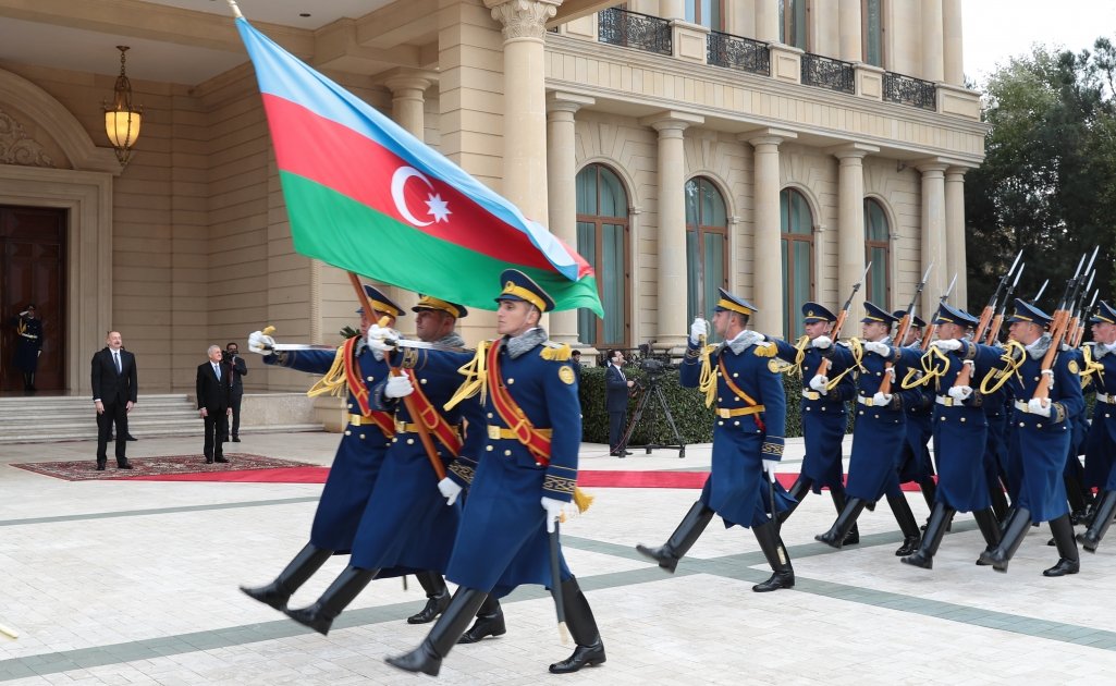 İraq Prezidentinin rəsmi qarşılanma MƏRASİMİ - FOTO/VİDEO - foto 7