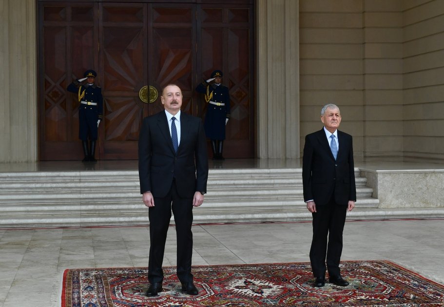 İraq Prezidentinin rəsmi qarşılanma MƏRASİMİ - FOTO/VİDEO - foto 6