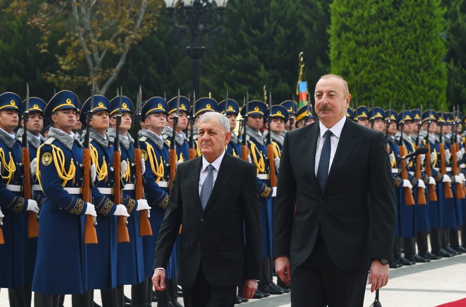 İraq Prezidentinin rəsmi qarşılanma MƏRASİMİ - FOTO/VİDEO - foto 4