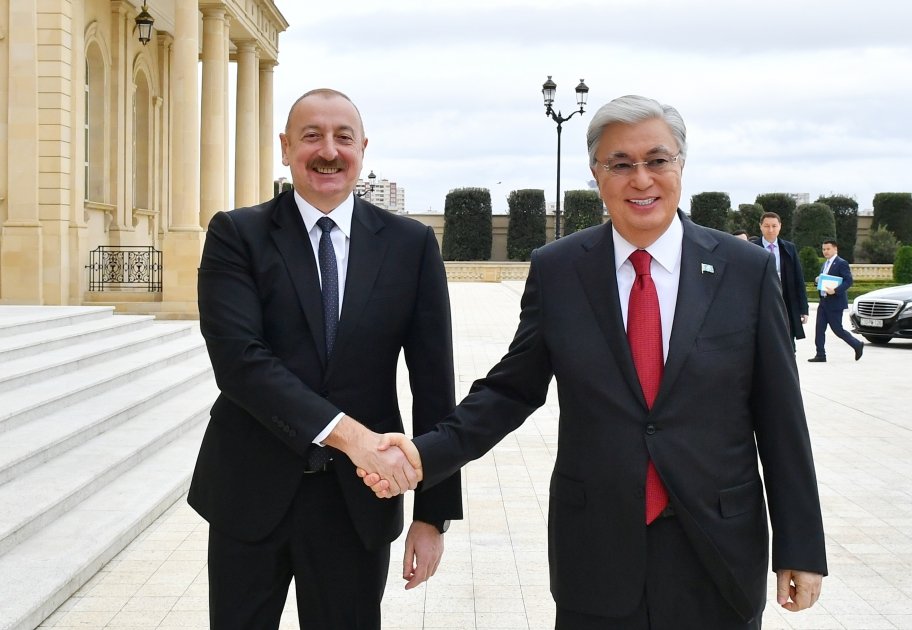 İlham Əliyev Tokayev ilə görüşüb – FOTO  - foto 1