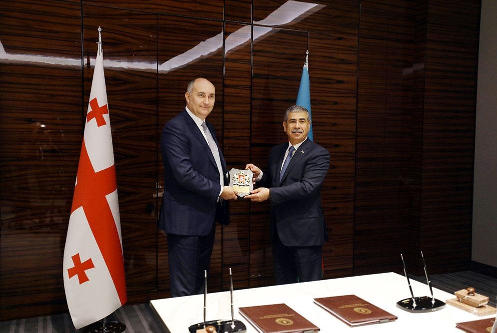 Azərbaycan və Gürcüstan arasında hərbi əməkdaşlıq planı imzalandı – FOTO   - foto 2