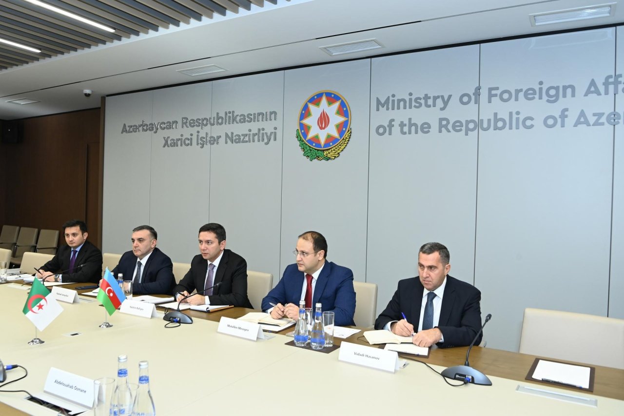 Azərbaycan və Əlcəzair XİN-ləri arasında regional proseslər MÜZAKİRƏ OLUNUB - FOTO - foto 2