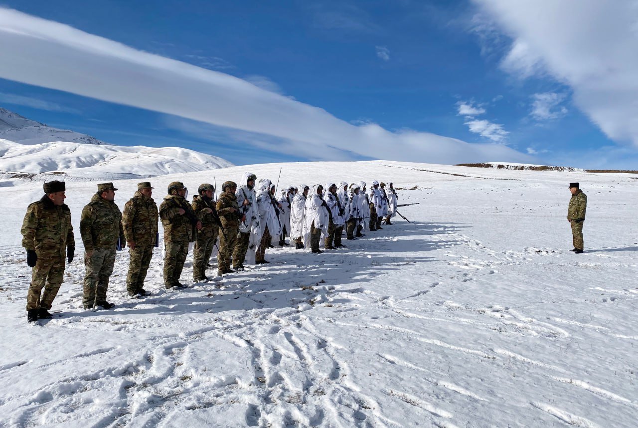 Azərbaycanlı generalın Ermənistanla sərhəddə olması İrəvanda isterika yaratdı - FOTO - foto 2