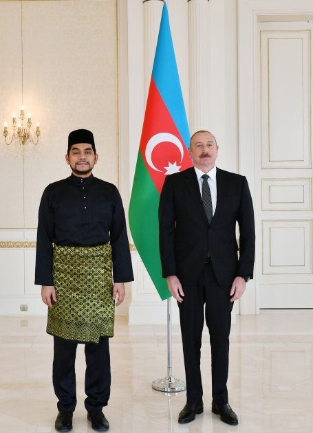 İlham Əliyev Malayziyanın yeni səfirinin etimadnaməsini qəbul edib - FOTO/VİDEO - foto 2